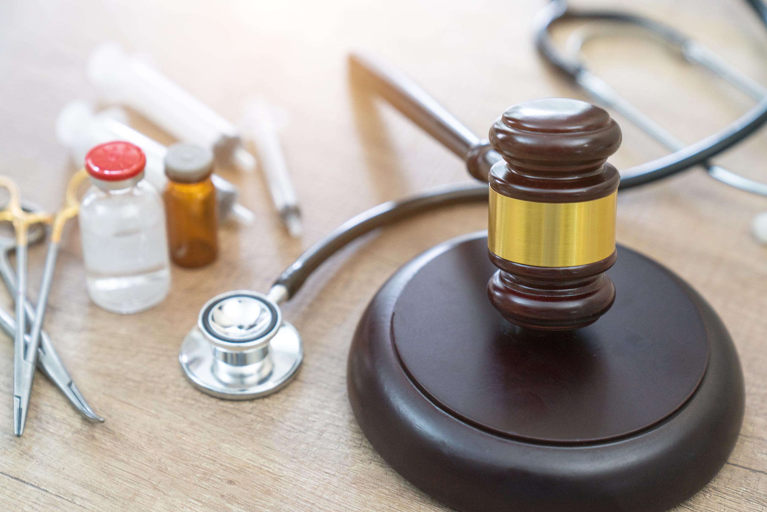 03840108-659f-11eb-bdd9-0242ac110003-gavel-stethoscope-medical-jurisprudence-legal-definition.jpg