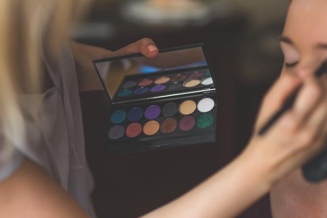 1c2860be-1558-11e7-9e29-0242ac11000d.makeup-make-up-artist-make-up.jpg