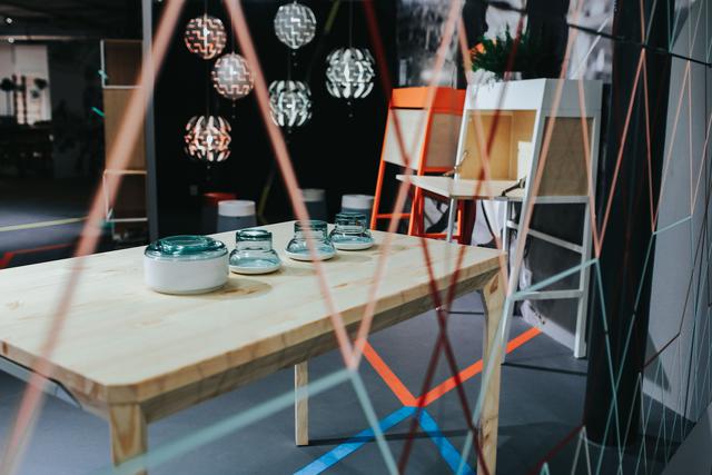 b49f kaboompics Table with glassware