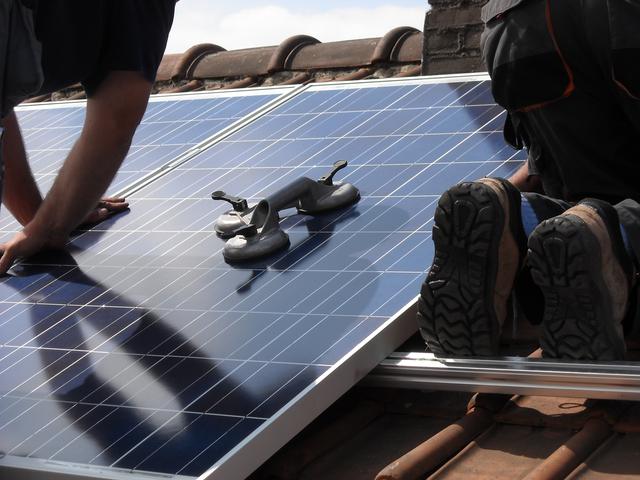 50b01b80-5534-11e7-993e-0242ac110003-solar-panels-944002.jpg